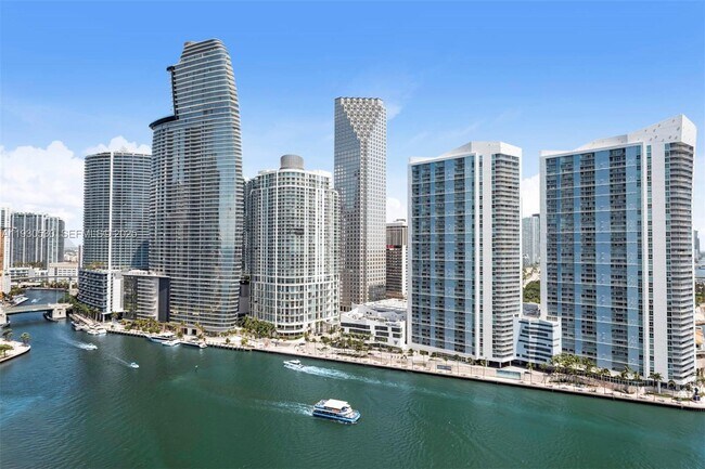 Building Photo - 888 Brickell Key Dr