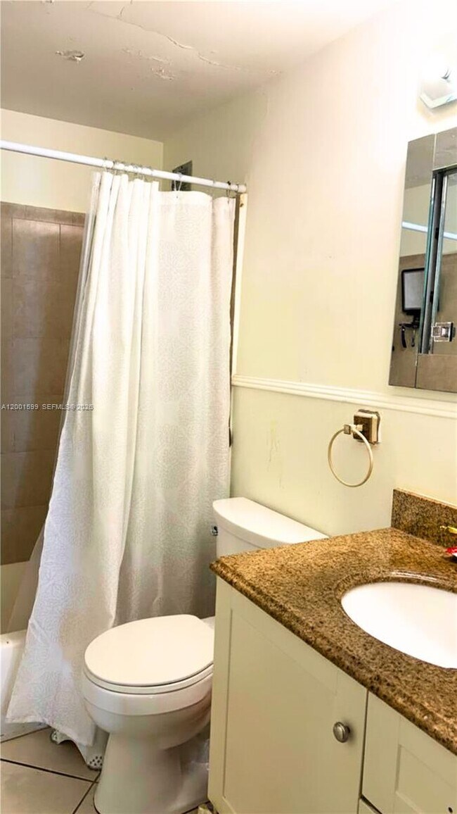 Building Photo - 1880 S Treasure Dr