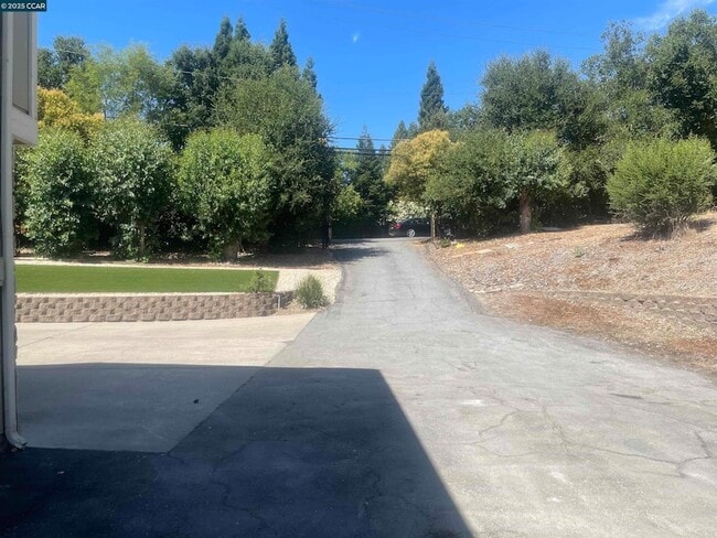 Building Photo - 971 Livorna Rd