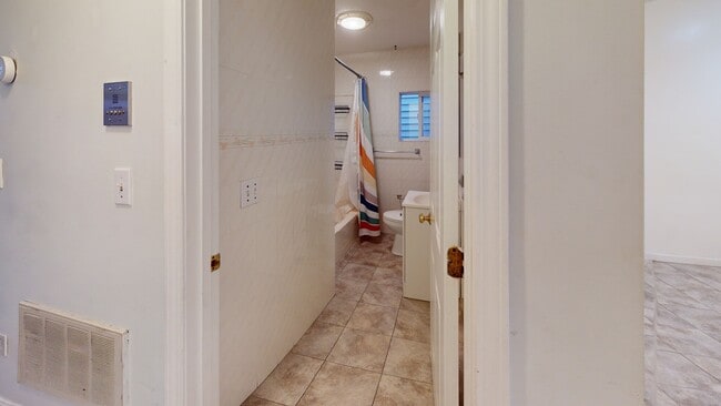 Building Photo - 277 Paris St