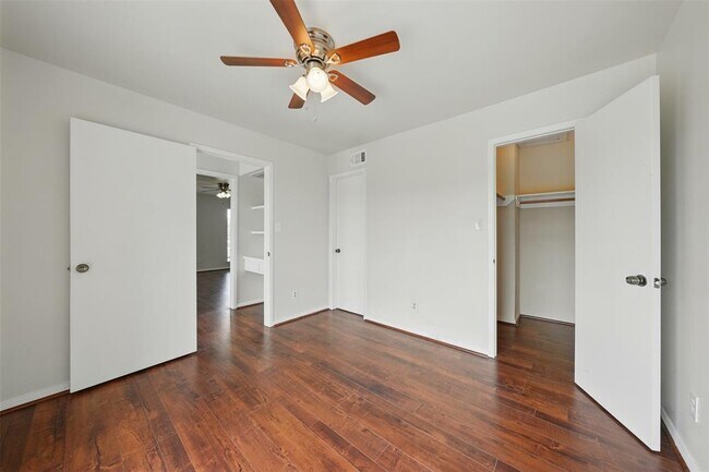Building Photo - 2626 Holly Hall St