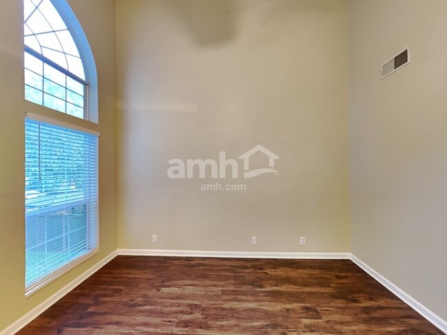 Building Photo - 3110 N Waterford Ct