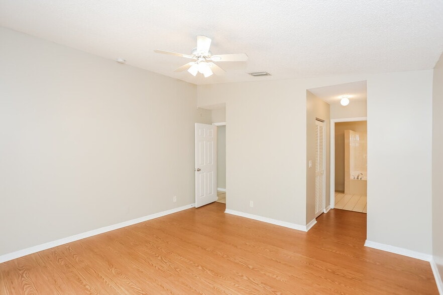 Building Photo - 1414 E Harmony Lake Cir