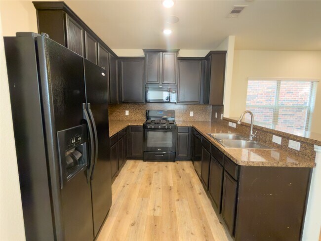 Building Photo - 17035 Amarose Dr