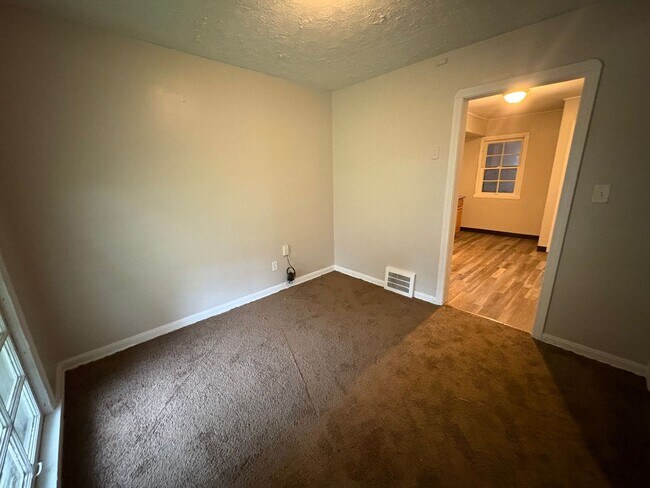 Building Photo - 15603 Stockbridge Ave