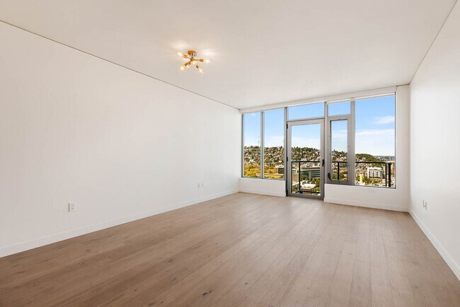 Building Photo - Luxury Living at Spire