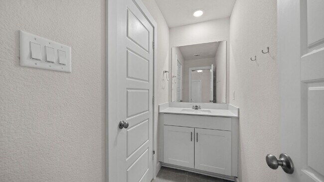 Building Photo - Spacious and well-maintained 4-bedroom, 3.5-bath home in desirable Pine Lake Cove offering flexib...