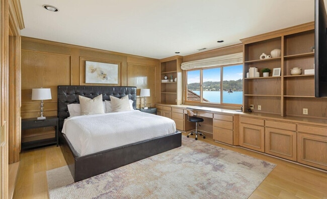 Building Photo - 6408 E Mercer Way