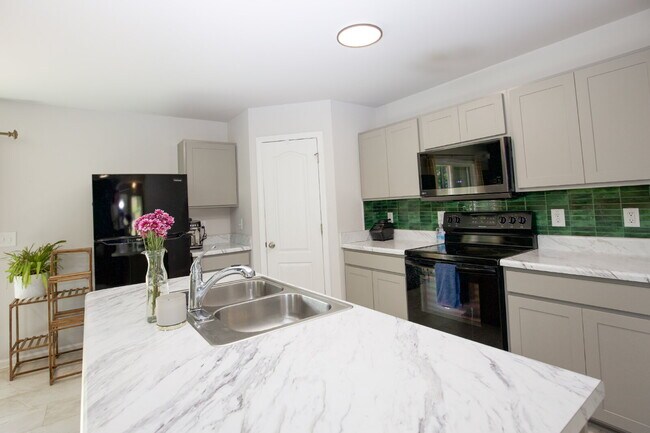 Building Photo - "Charming 3-Bed Oasis with 2.5 Baths on Century Lane, Cameron – Spacious 1744 sq. ft. Retreat!"