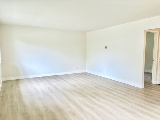 Building Photo - 2612 Anchor Ave