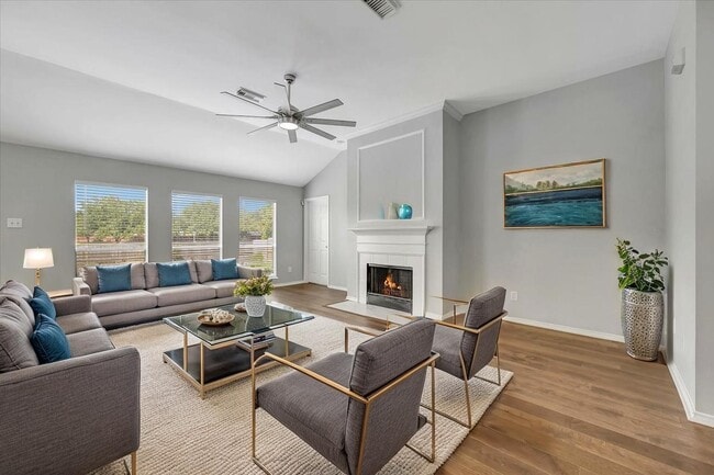 Building Photo - 3915 Summerfield Dr