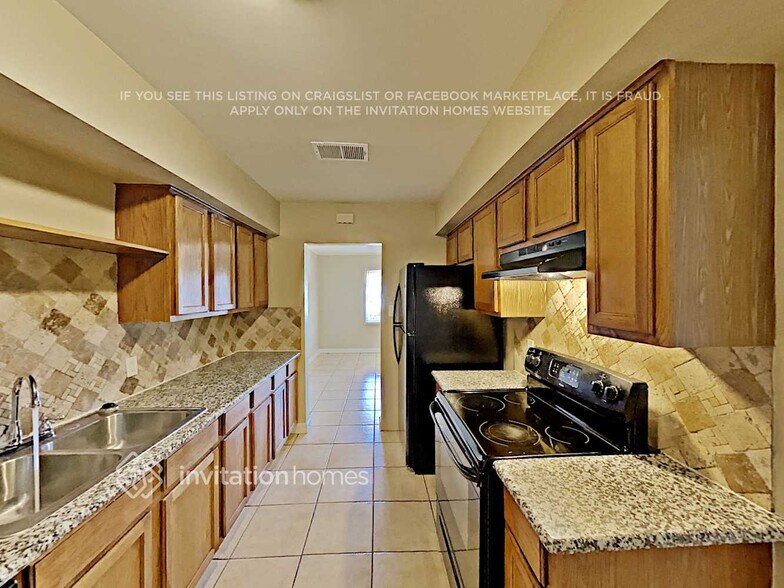 Building Photo - 2747 N Greenfield Rd