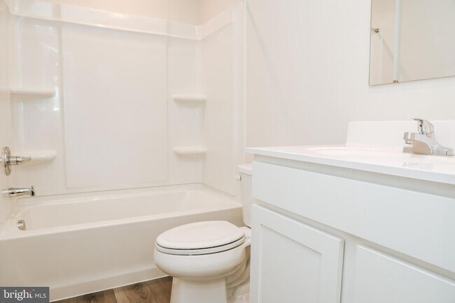 Building Photo - 118 Charlotte St