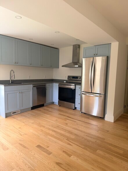 Building Photo - 144 Hudson Ave