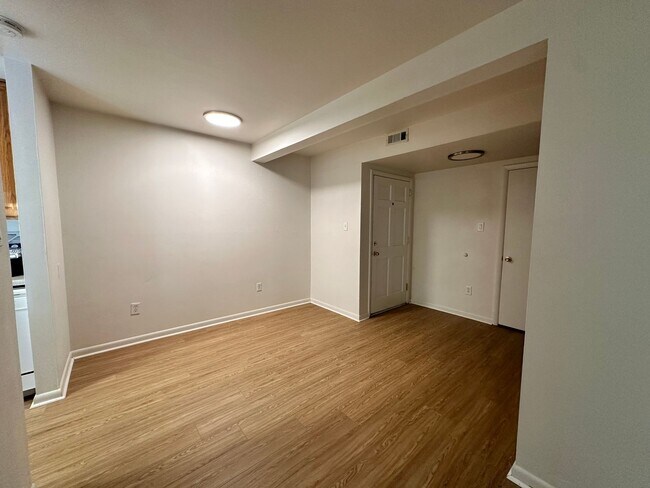 Building Photo - 139 Albemarle Dr