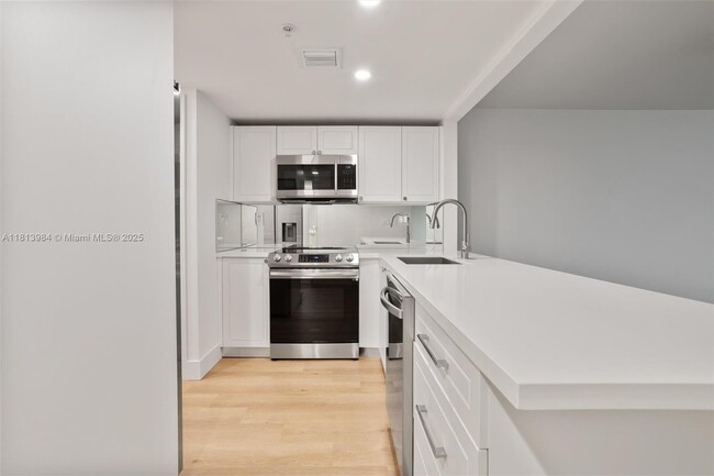 Building Photo - 555 NE 34th St