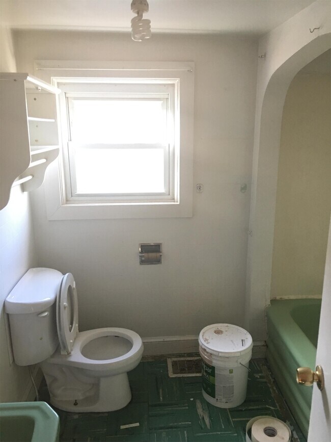 Building Photo - 522 N High St