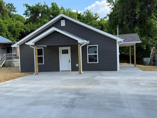 Building Photo - 836 Truman St