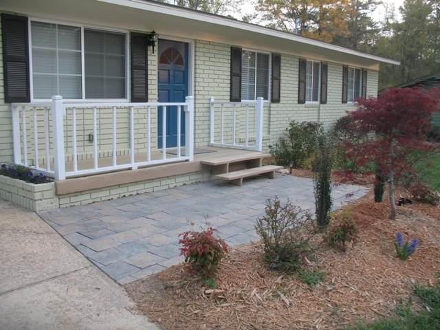 Building Photo - ***WESTSIDE 3/2 AVA. MAY 31st--POSSIBLY SOONER!***