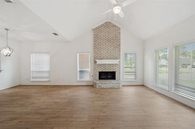Building Photo - 12431 Pegasus Dr