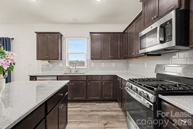 Building Photo - 1354 Harleston St