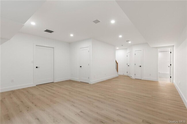 Building Photo - 35 Summit Ave