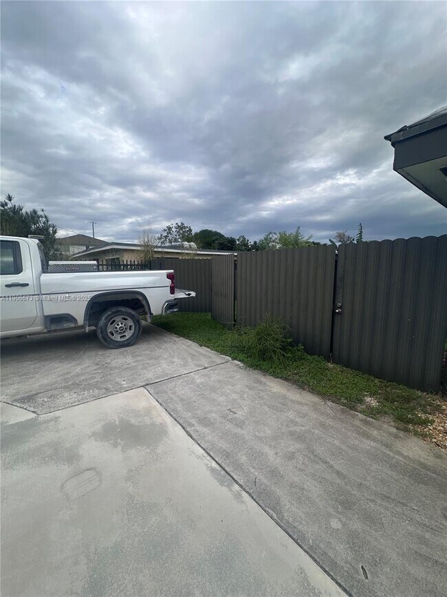 Building Photo - 22045 SW 114th Ave