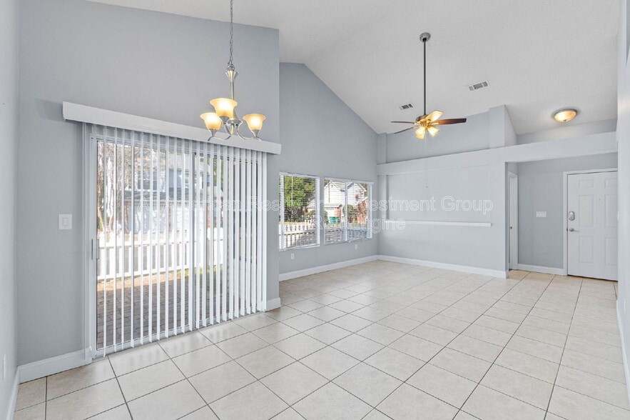 Building Photo - 110 Parkwood Dr