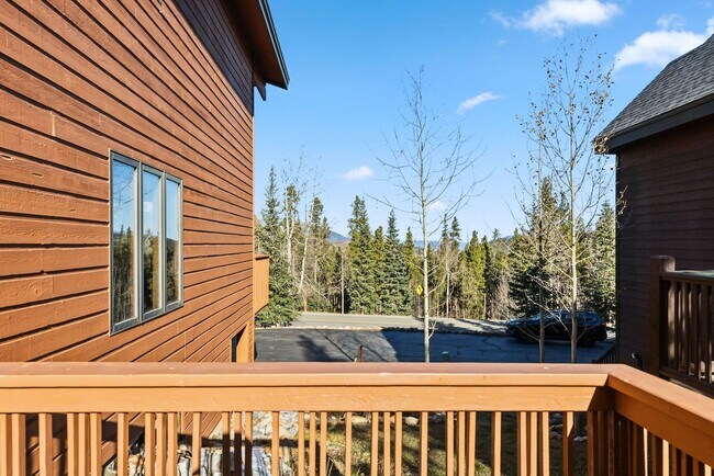 Building Photo - Breck 3-bedroom home with views! 6-12 month lease!
