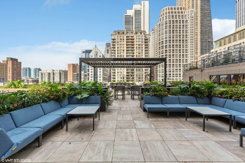 Building Photo - 30 E Huron St