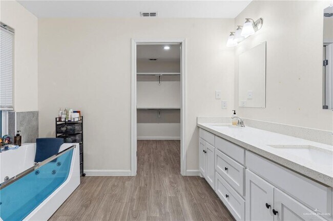 Building Photo - 15 Providence Ave