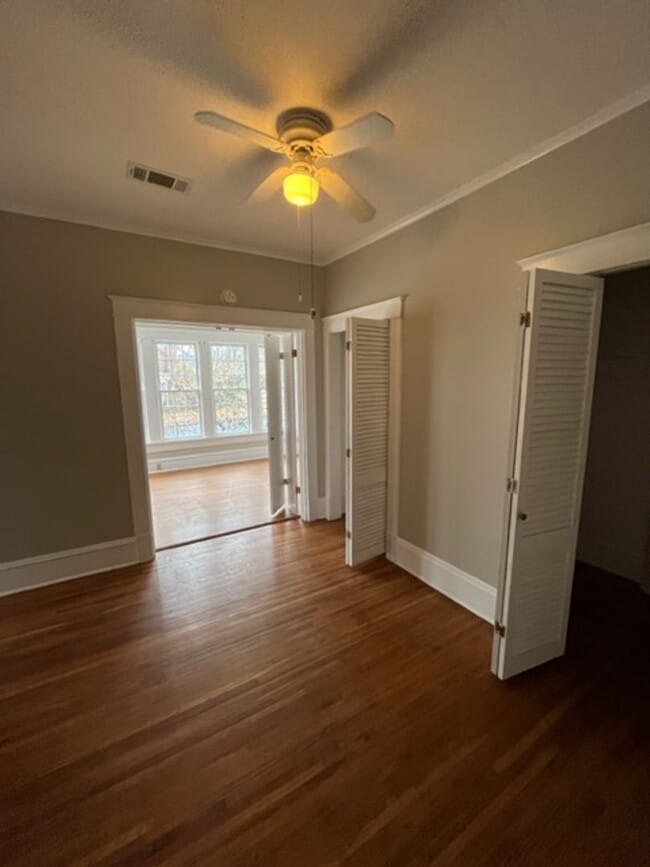 Building Photo - Beautifully rehabbed 4 Bedroom 2 Bath olde...
