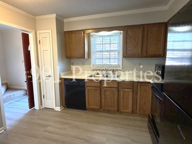 Building Photo - 383 Harts Way Dr