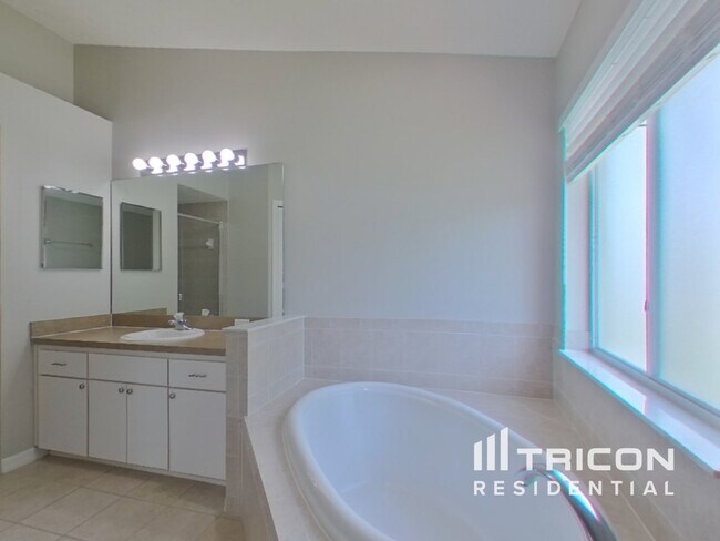 Building Photo - 7956 Floradora Dr