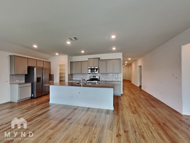 Building Photo - 441 Sebring Cir