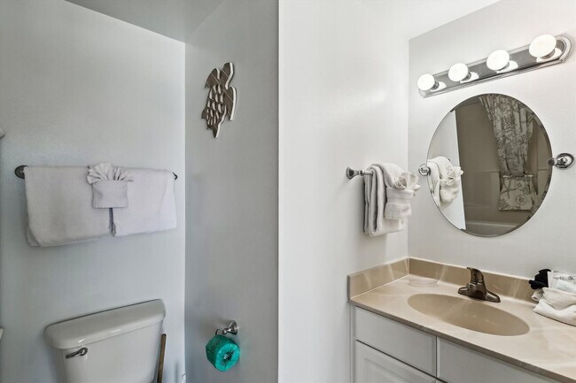 Building Photo - 9896 S Thomas Dr