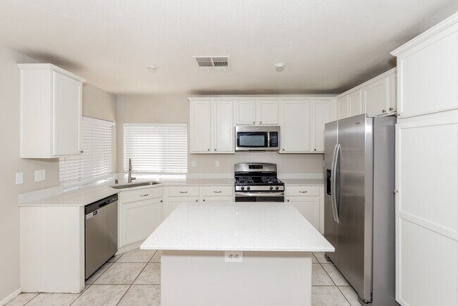 Building Photo - 995 River Walk Ct