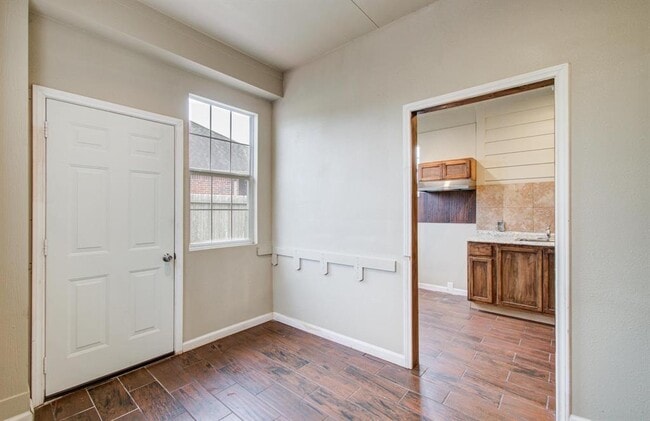 Building Photo - 3511 Christopher Dr