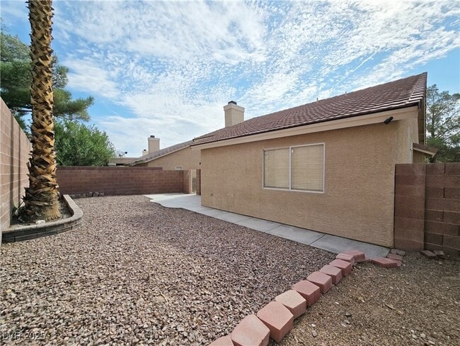 Building Photo - 1825 Lyell Canyon Ln