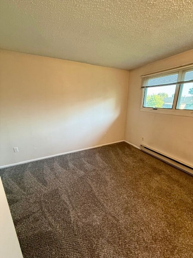 Building Photo - 3 Bedroom, 2 Bathroom Duplex- 5 minute walk from MSU - Flexible Lease Terms - 6 Months, 9 Months ...