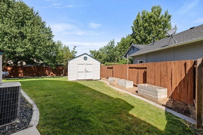 Building Photo - Beautifully Updated 4-Bedroom Home with 3-...