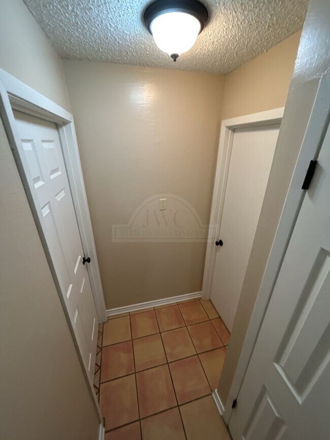 Building Photo - 3202 Brookbend Dr