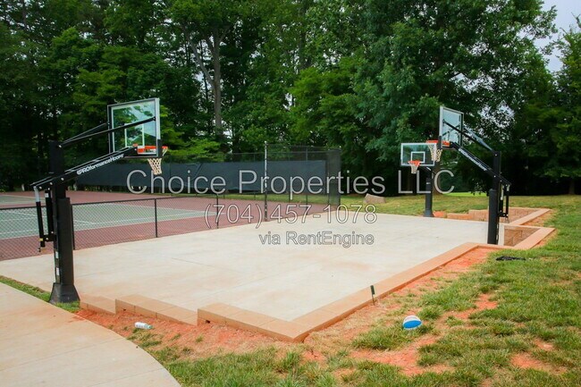 Building Photo - 9148 Hillston Ridge Rd