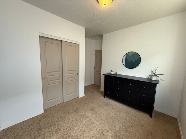 Building Photo - CHECK OUT THIS BEAUTIFUL HOME IN MAPLE MEADOWS!!