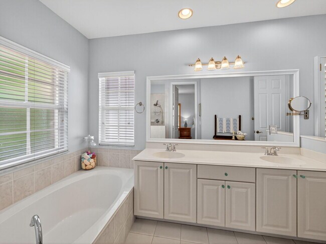 Building Photo - 631 Moondancer Ct