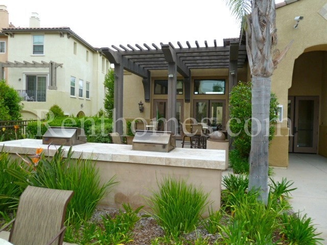 Building Photo - 568 Almond Rd