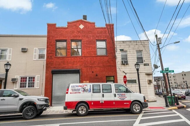 Building Photo - 3302 Palisade Ave