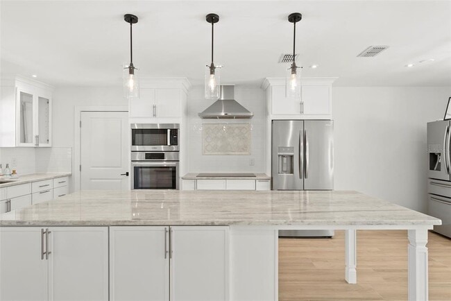 Building Photo - 4714 W Oakellar Ave
