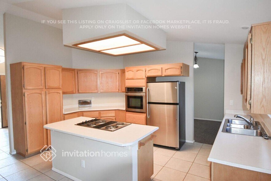 Building Photo - 3640 N Glen Ridge Way