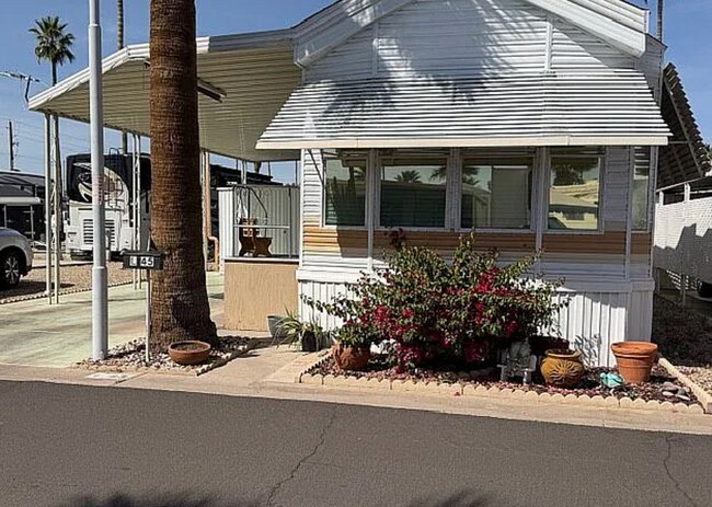 Building Photo - 303 N Lindsay Rd